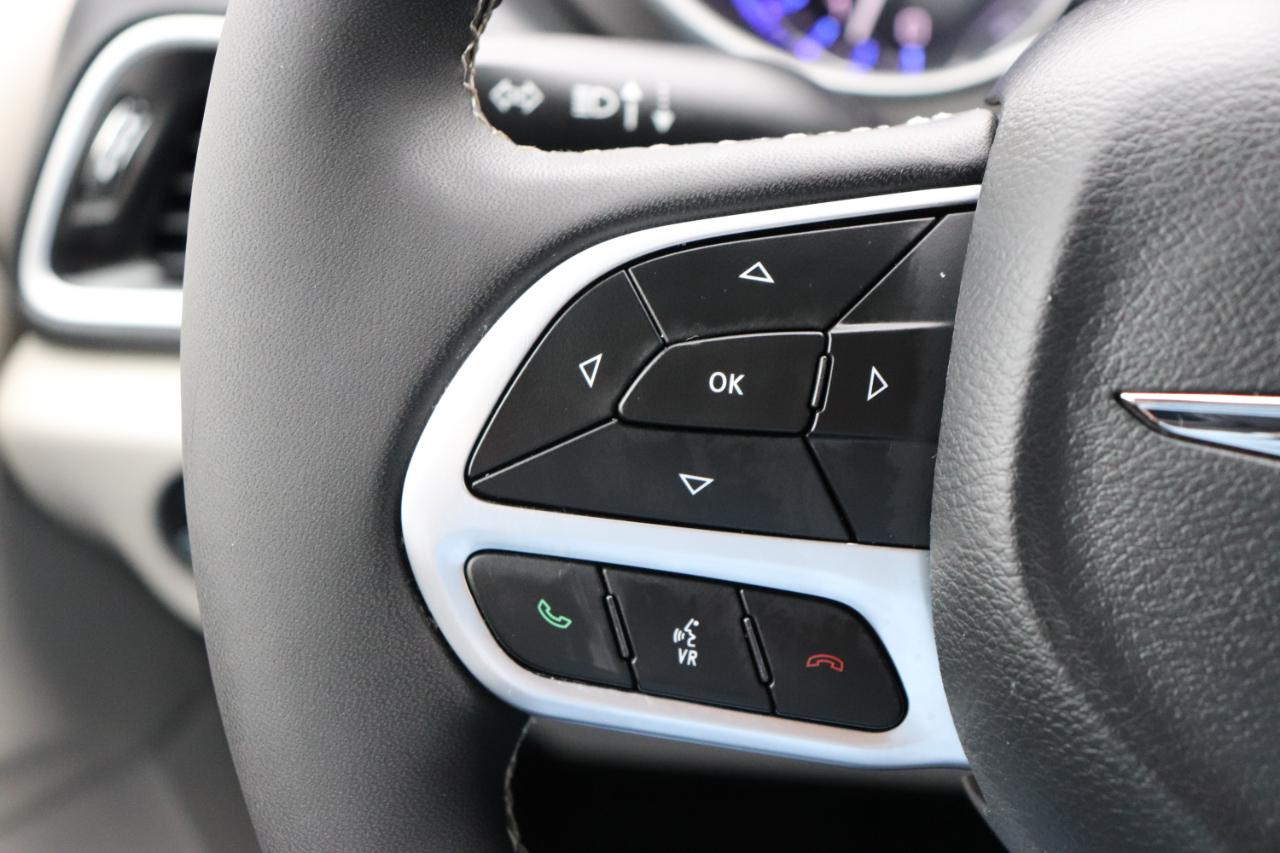 Chrysler Pacifica Touring L FWD 2024