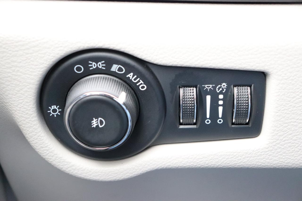 Chrysler Pacifica Touring L FWD 2024