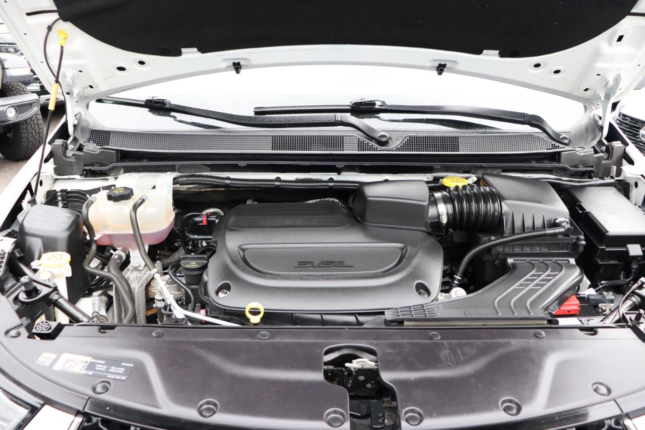 Chrysler Pacifica Touring L FWD 2024