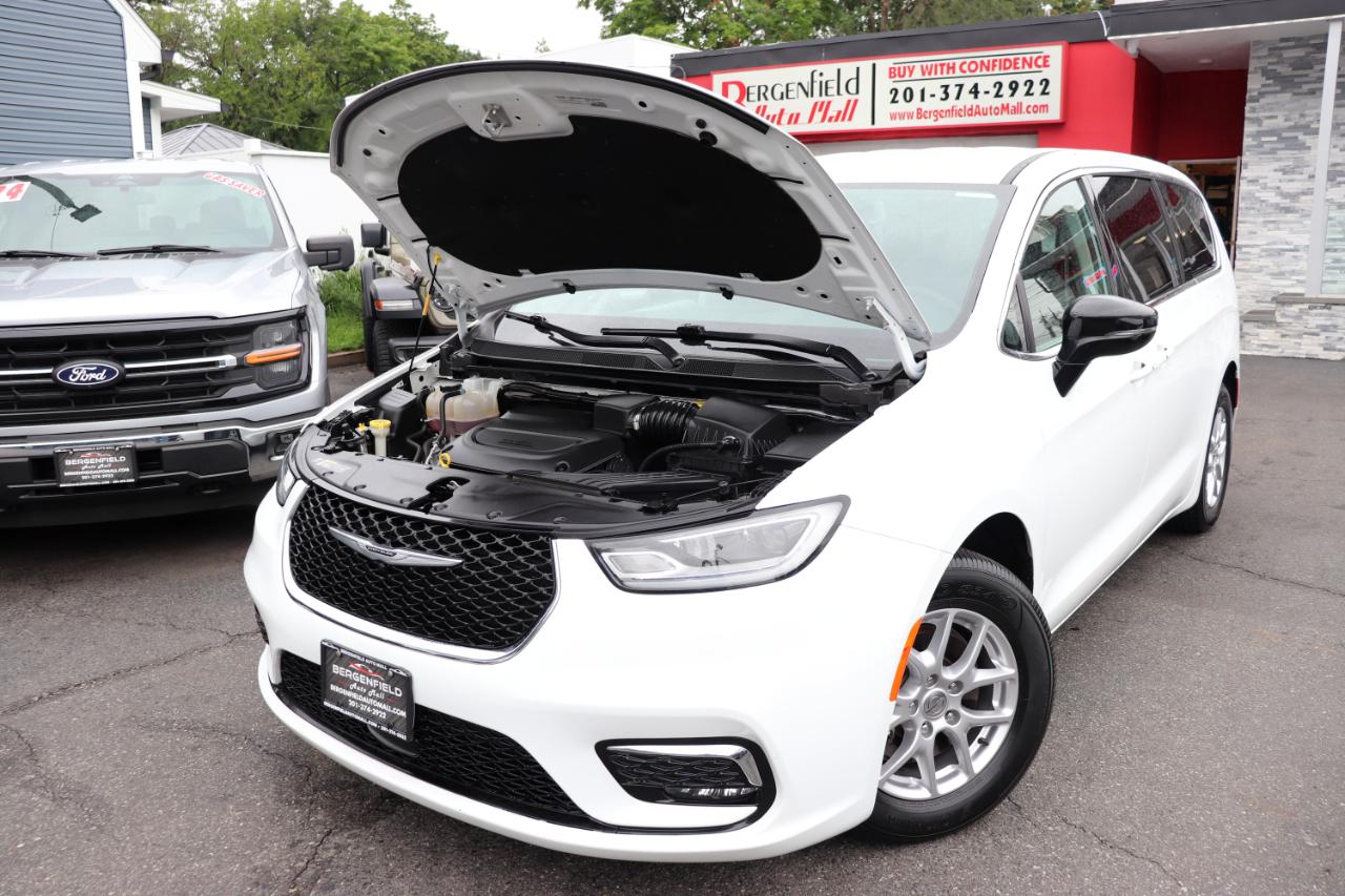 Chrysler Pacifica Touring L FWD 2024