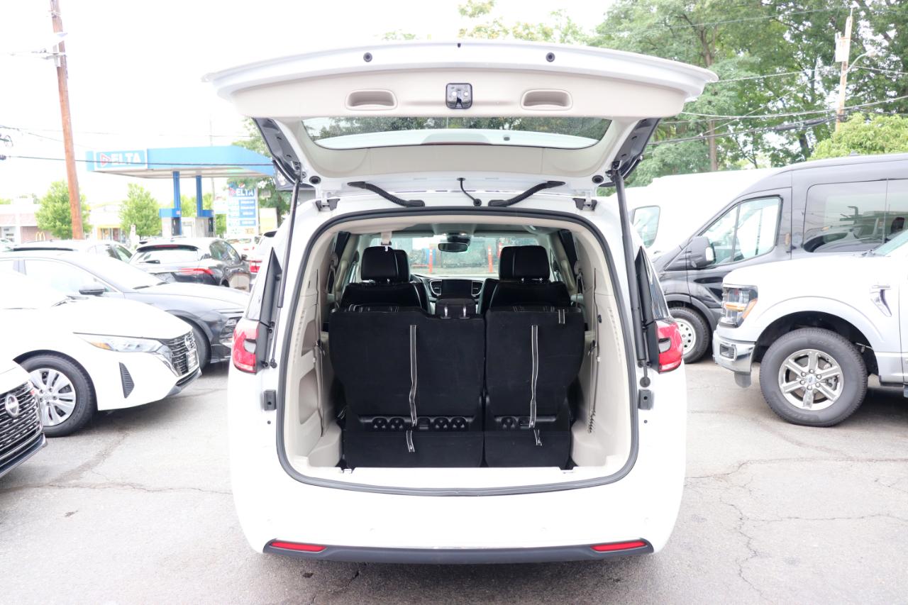 Chrysler Pacifica Touring L FWD 2024