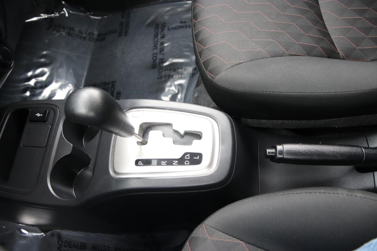 Mitsubishi Mirage ES CVT 2024