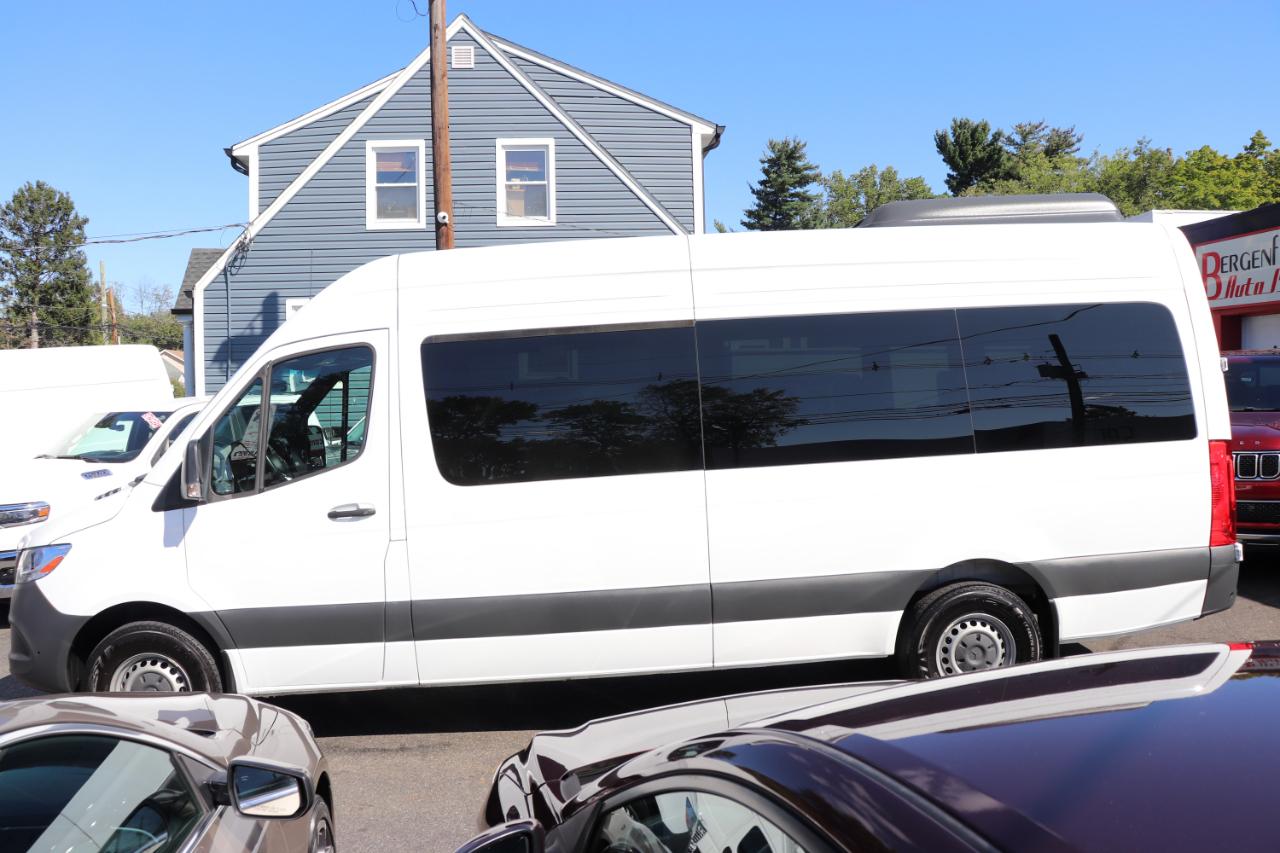 Mercedes-Benz Sprinter Passenger Van 2500 High Roof I4 Diesel 170" RWD 2025