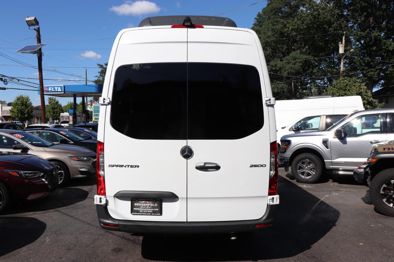 Mercedes-Benz Sprinter Passenger Van 2500 High Roof I4 Diesel 170" RWD 2025