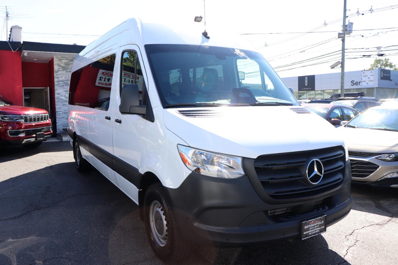 Mercedes-Benz Sprinter Passenger Van 2500 High Roof I4 Diesel 170" RWD 2025