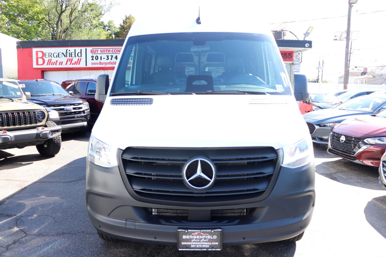 Mercedes-Benz Sprinter Passenger Van 2500 High Roof I4 Diesel 170" RWD 2025