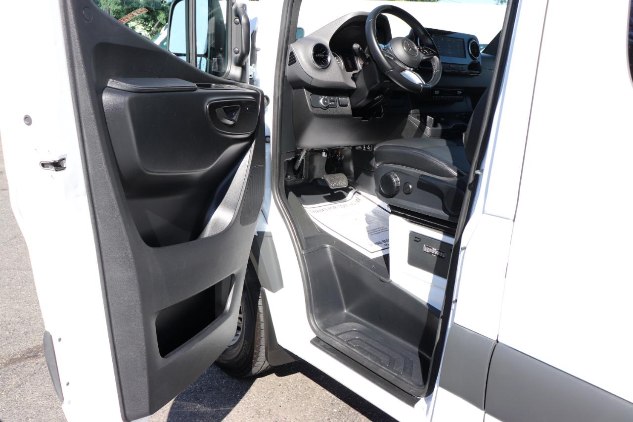 Mercedes-Benz Sprinter Passenger Van 2500 High Roof I4 Diesel 170" RWD 2025