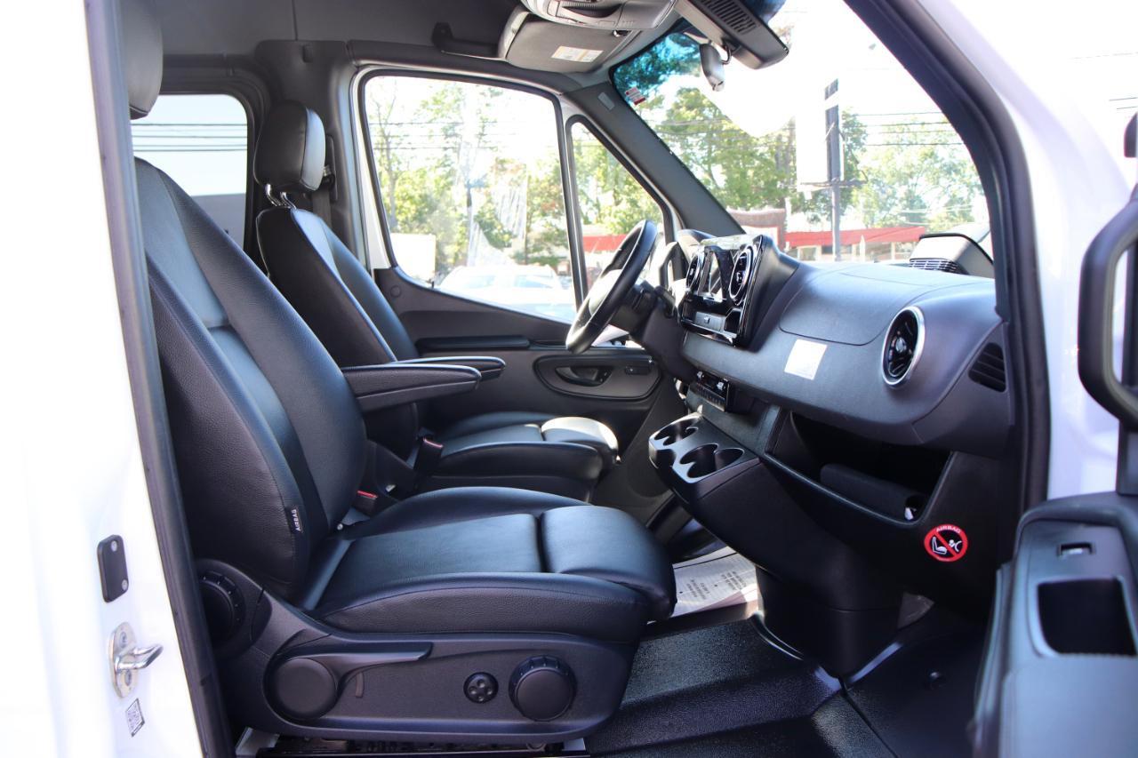 Mercedes-Benz Sprinter Passenger Van 2500 High Roof I4 Diesel 170" RWD 2025