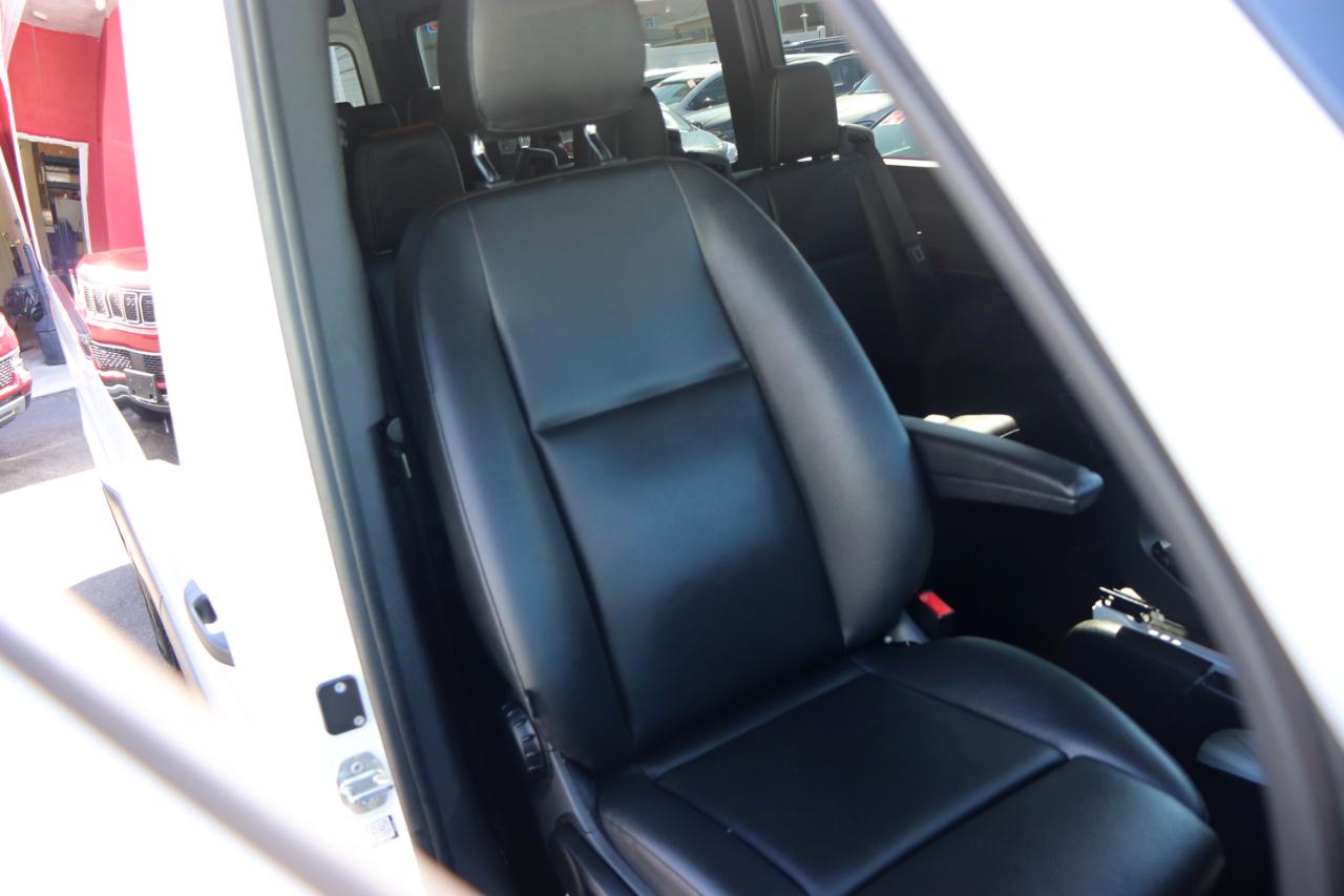 Mercedes-Benz Sprinter Passenger Van 2500 High Roof I4 Diesel 170" RWD 2025
