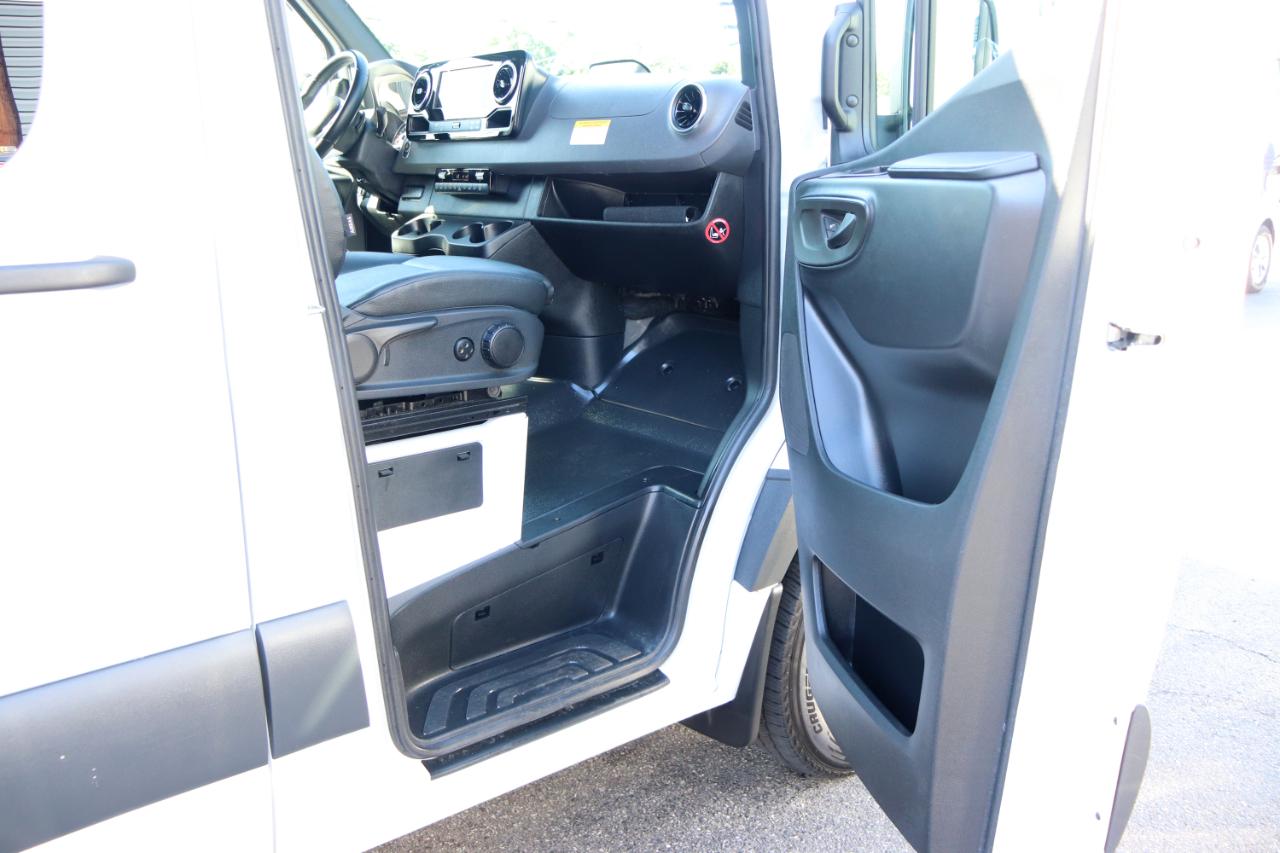 Mercedes-Benz Sprinter Passenger Van 2500 High Roof I4 Diesel 170" RWD 2025