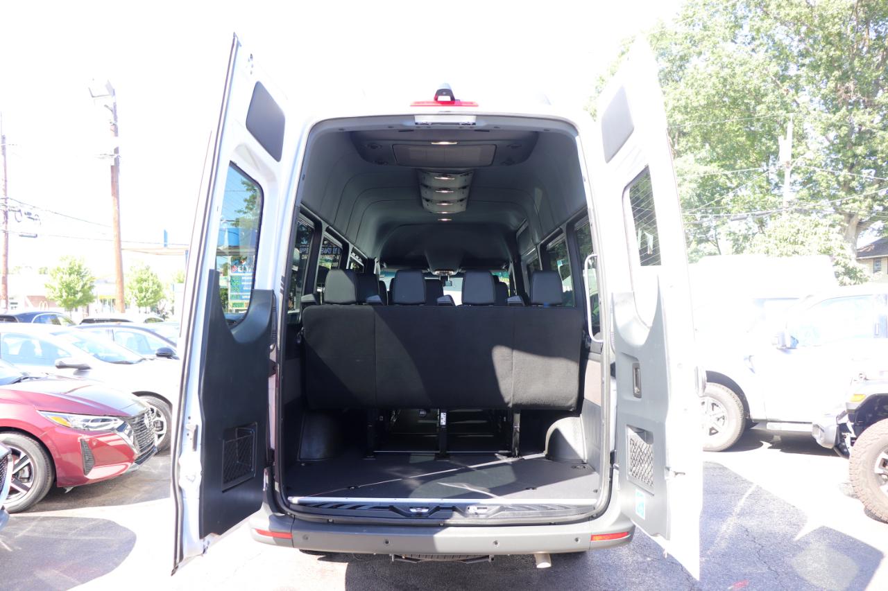 Mercedes-Benz Sprinter Passenger Van 2500 High Roof I4 Diesel 170" RWD 2025