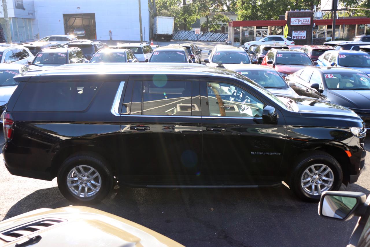 Chevrolet Suburban 4WD 4dr LT 2023