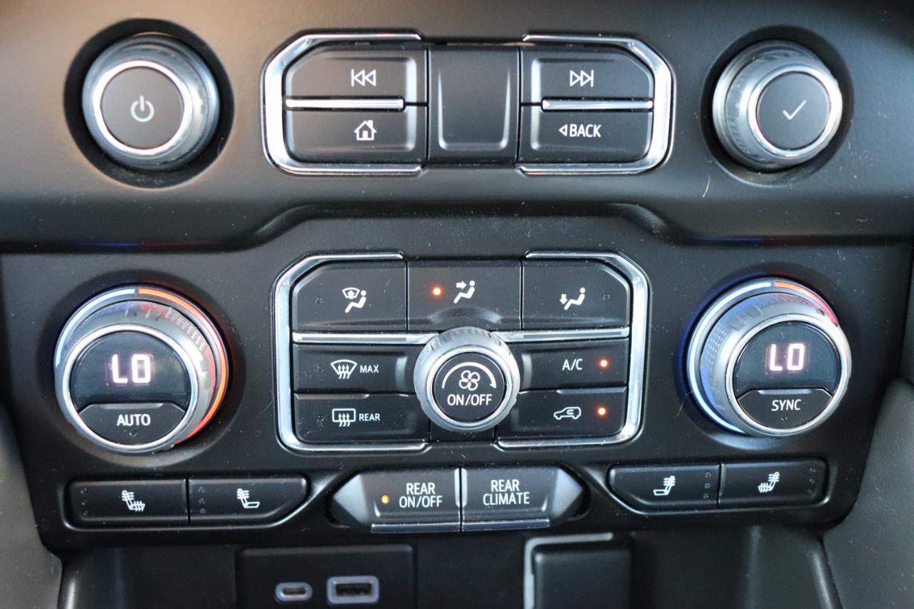 Chevrolet Suburban 4WD 4dr LT 2023