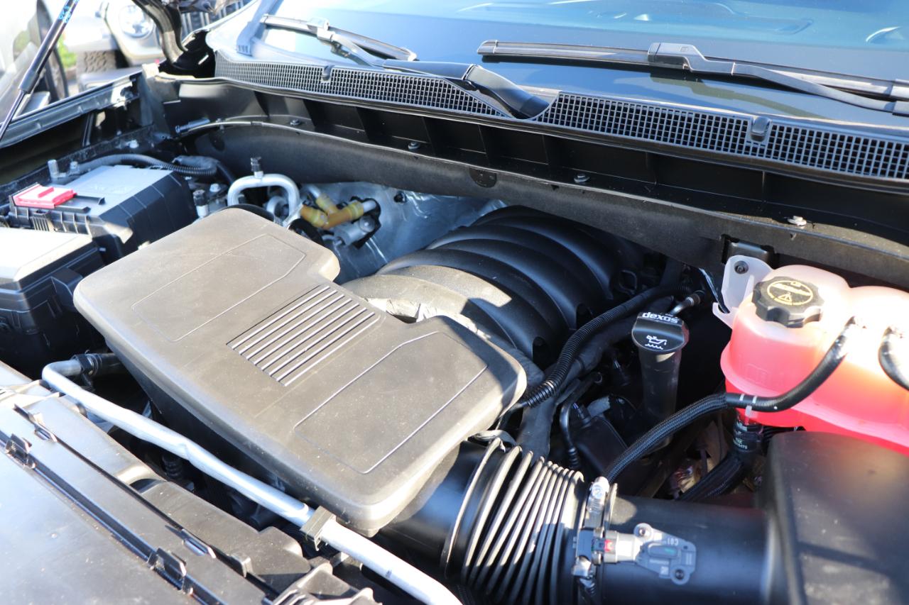 Chevrolet Suburban 4WD 4dr LT 2023