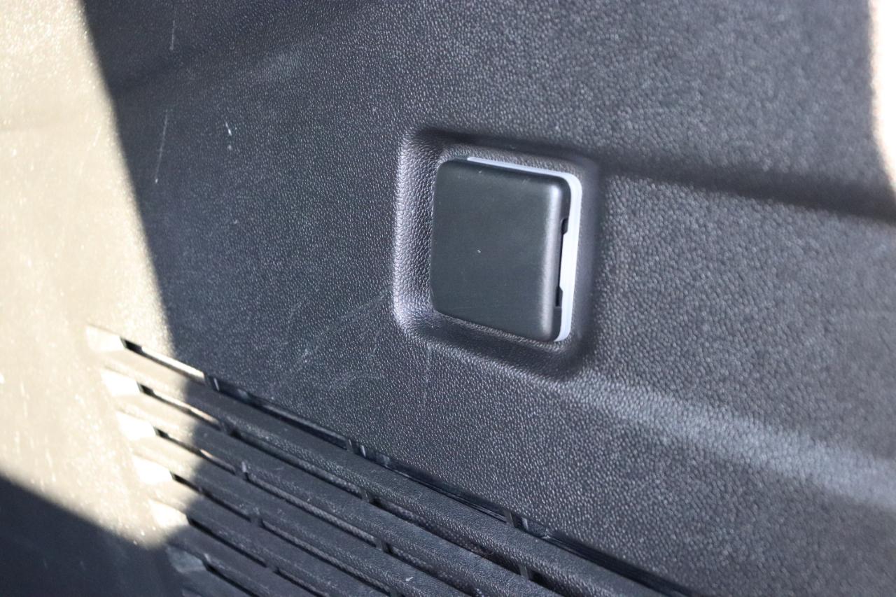 Chevrolet Suburban 4WD 4dr LT 2023