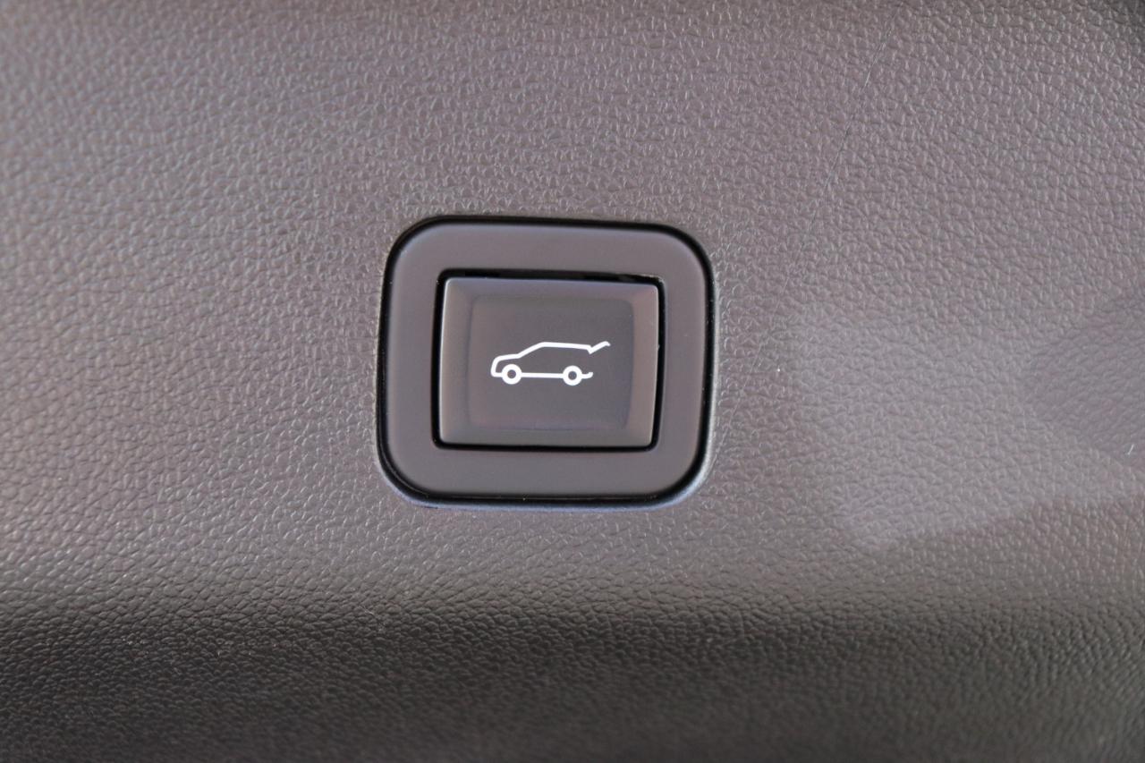 Chevrolet Suburban 4WD 4dr LT 2023