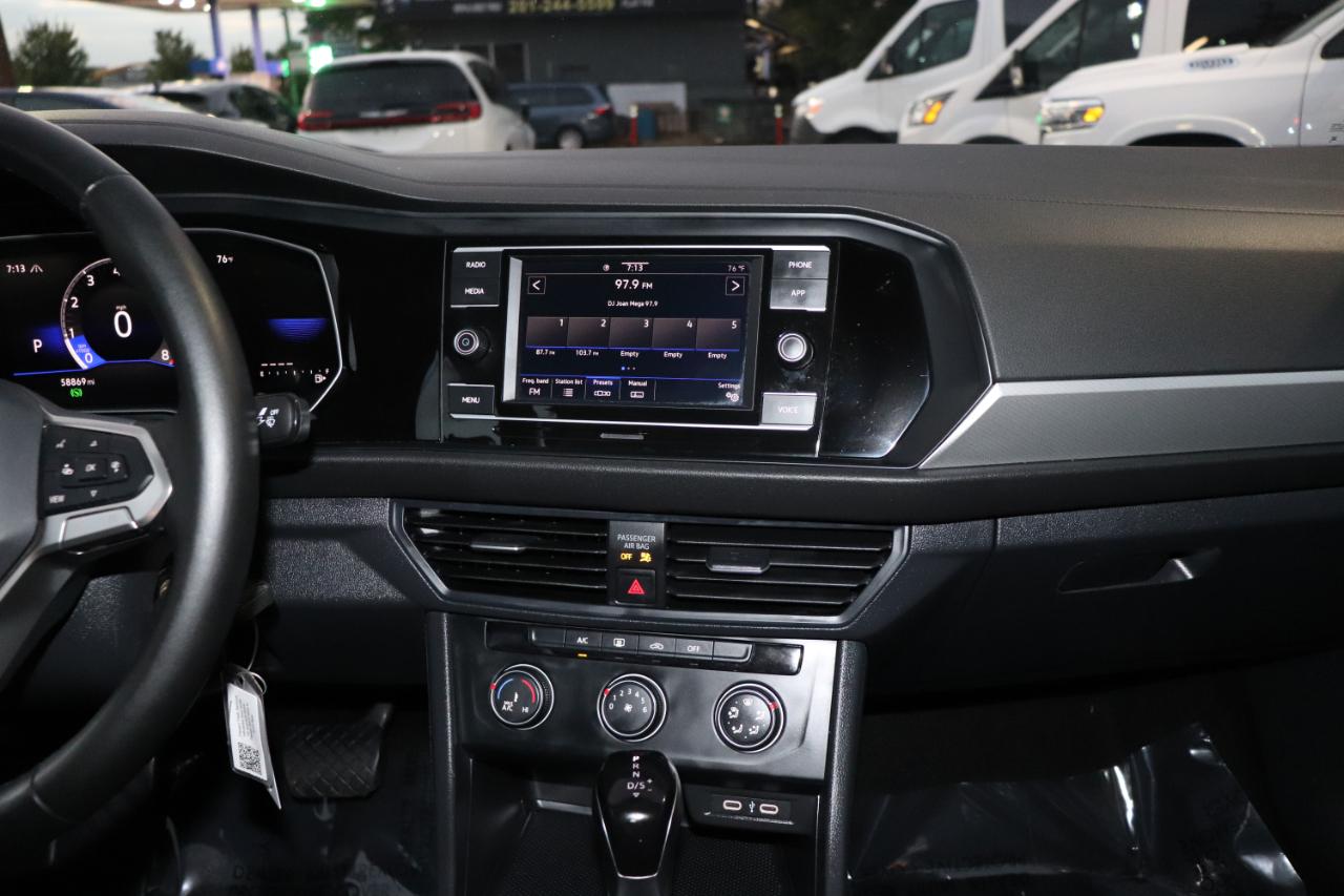 Volkswagen Jetta S Auto 2024