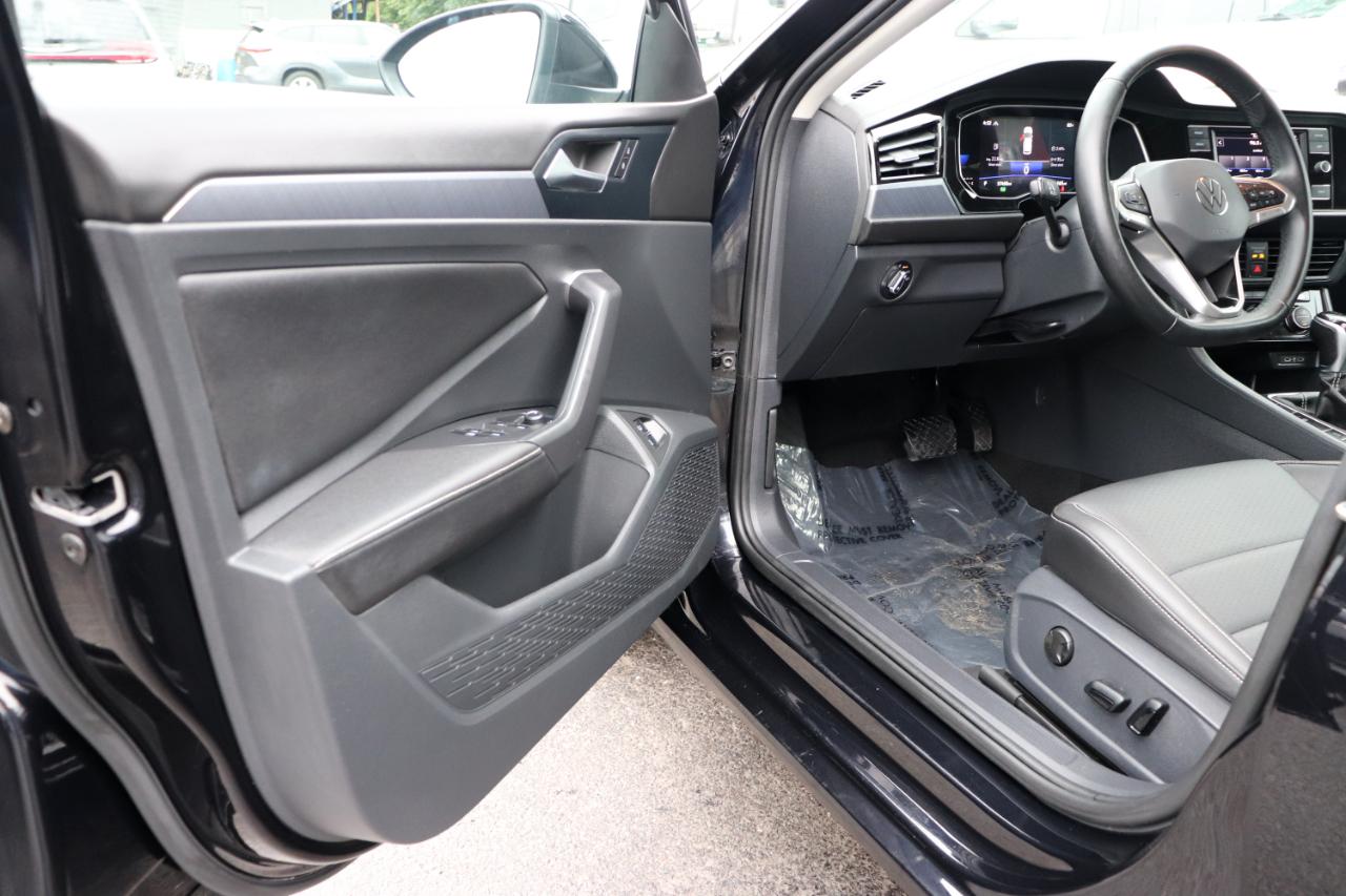 Volkswagen Jetta SE Auto 2024