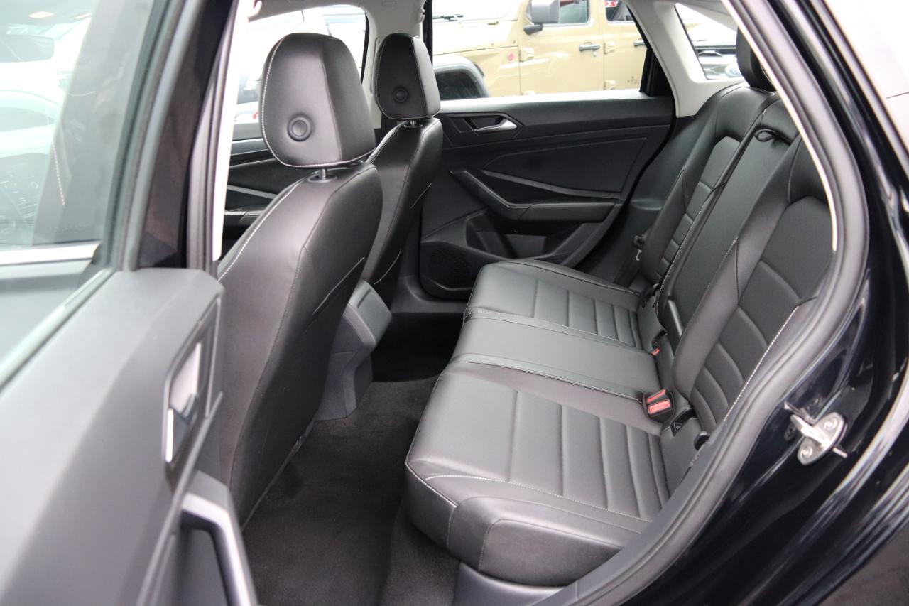 Volkswagen Jetta SE Auto 2024