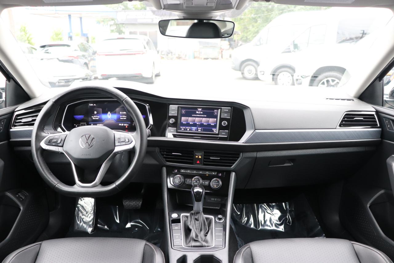 Volkswagen Jetta SE Auto 2024