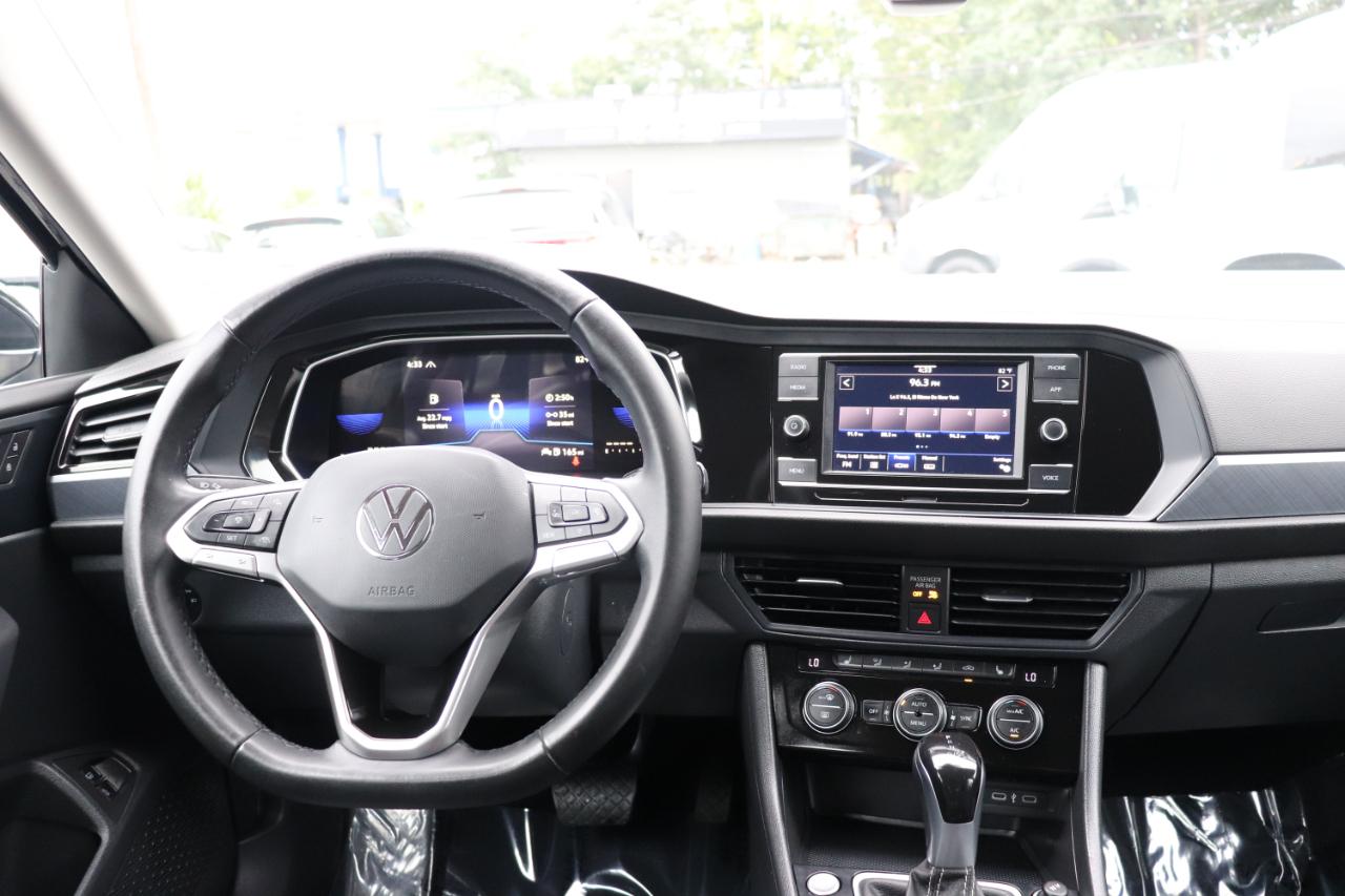 Volkswagen Jetta SE Auto 2024