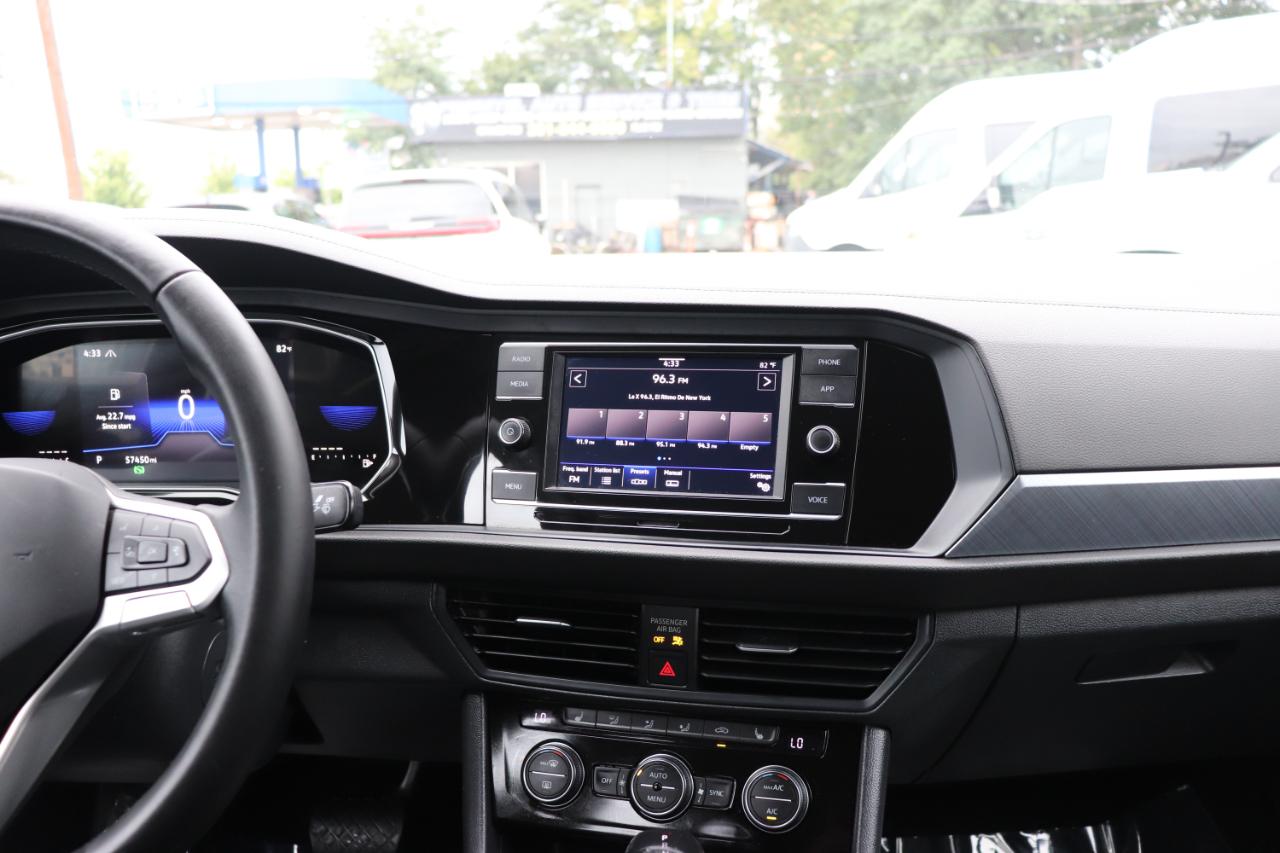 Volkswagen Jetta SE Auto 2024