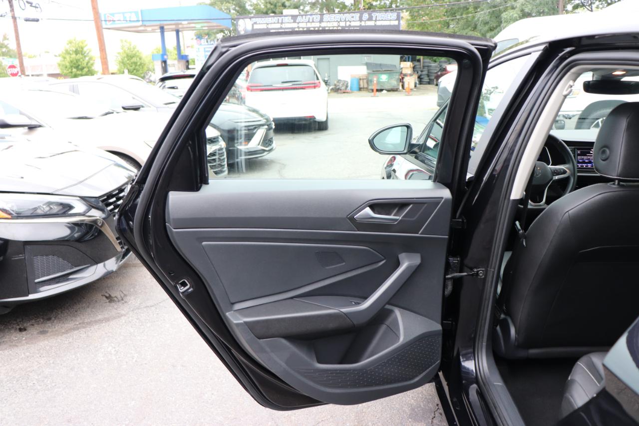 Volkswagen Jetta SE Auto 2024