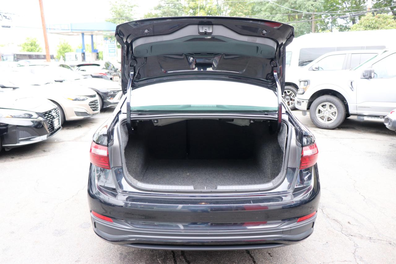 Volkswagen Jetta SE Auto 2024