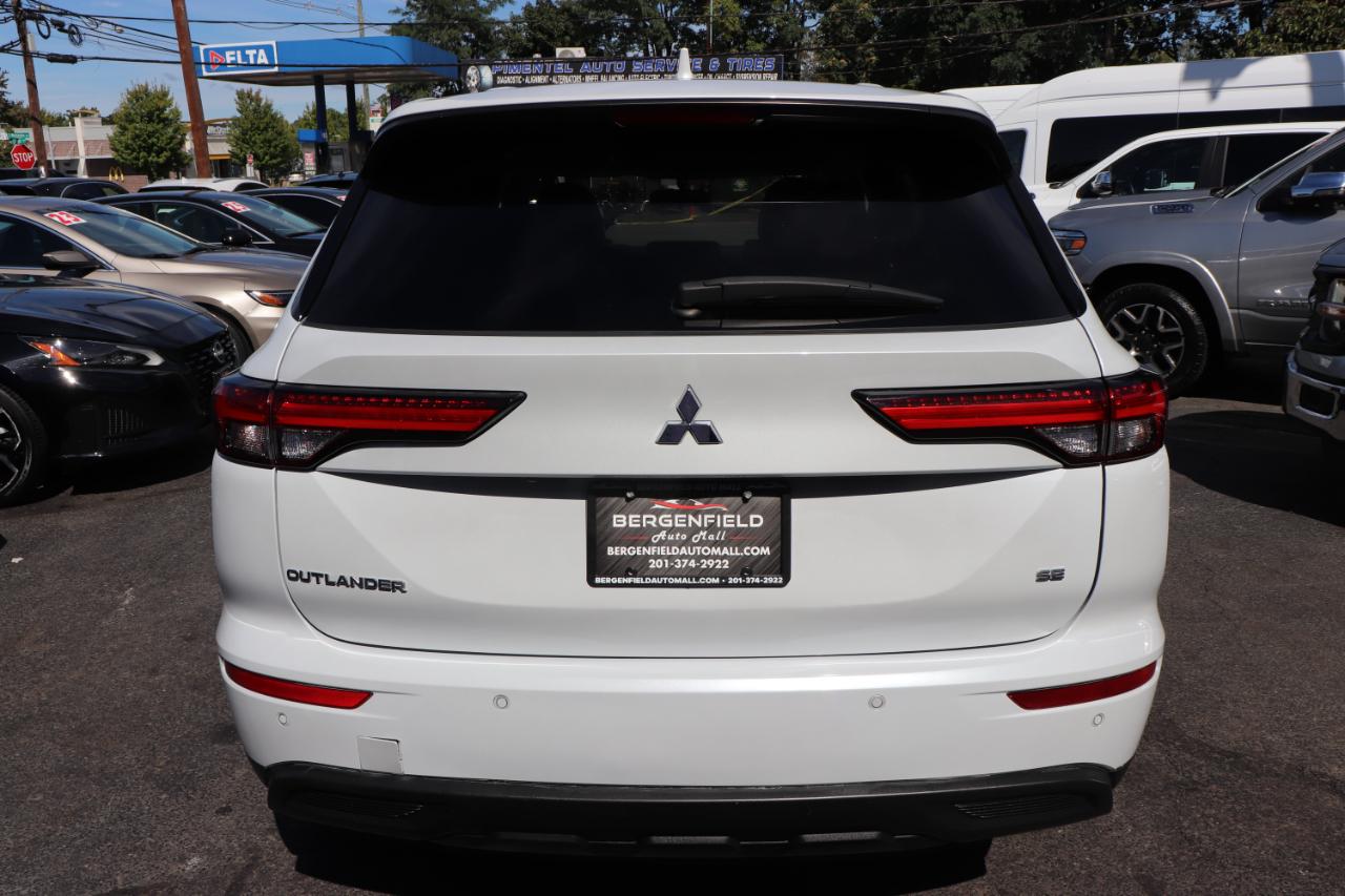 Mitsubishi Outlander SE FWD 2024