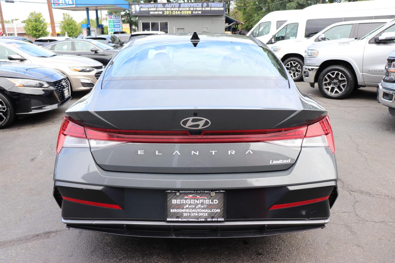 Hyundai Elantra Limited IVT 2025