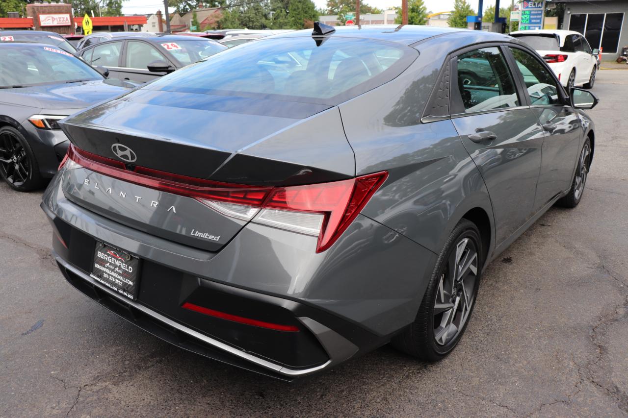 Hyundai Elantra Limited IVT 2025