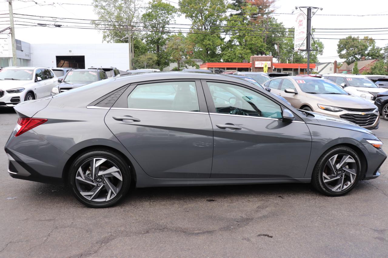 Hyundai Elantra Limited IVT 2025