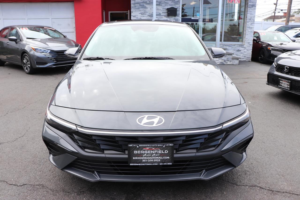 Hyundai Elantra Limited IVT 2025