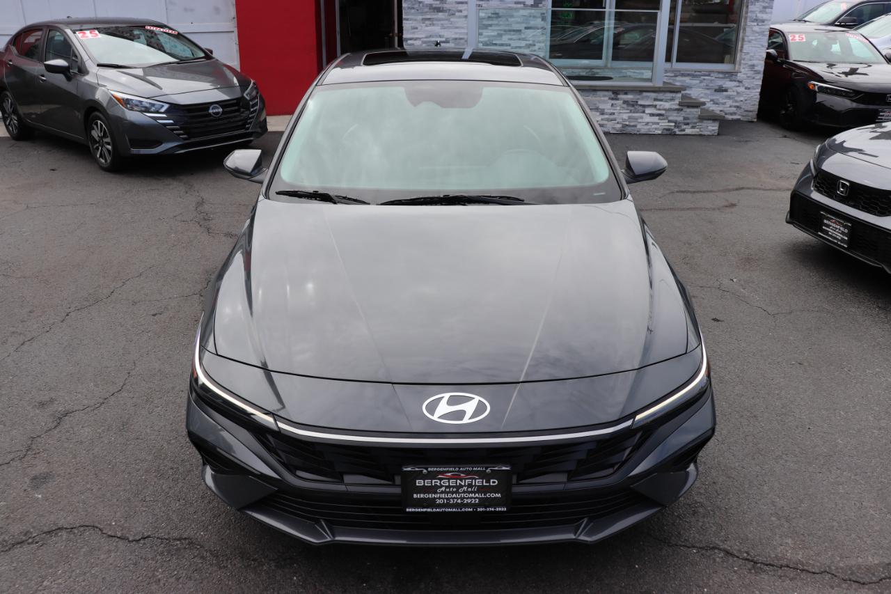 Hyundai Elantra Limited IVT 2025