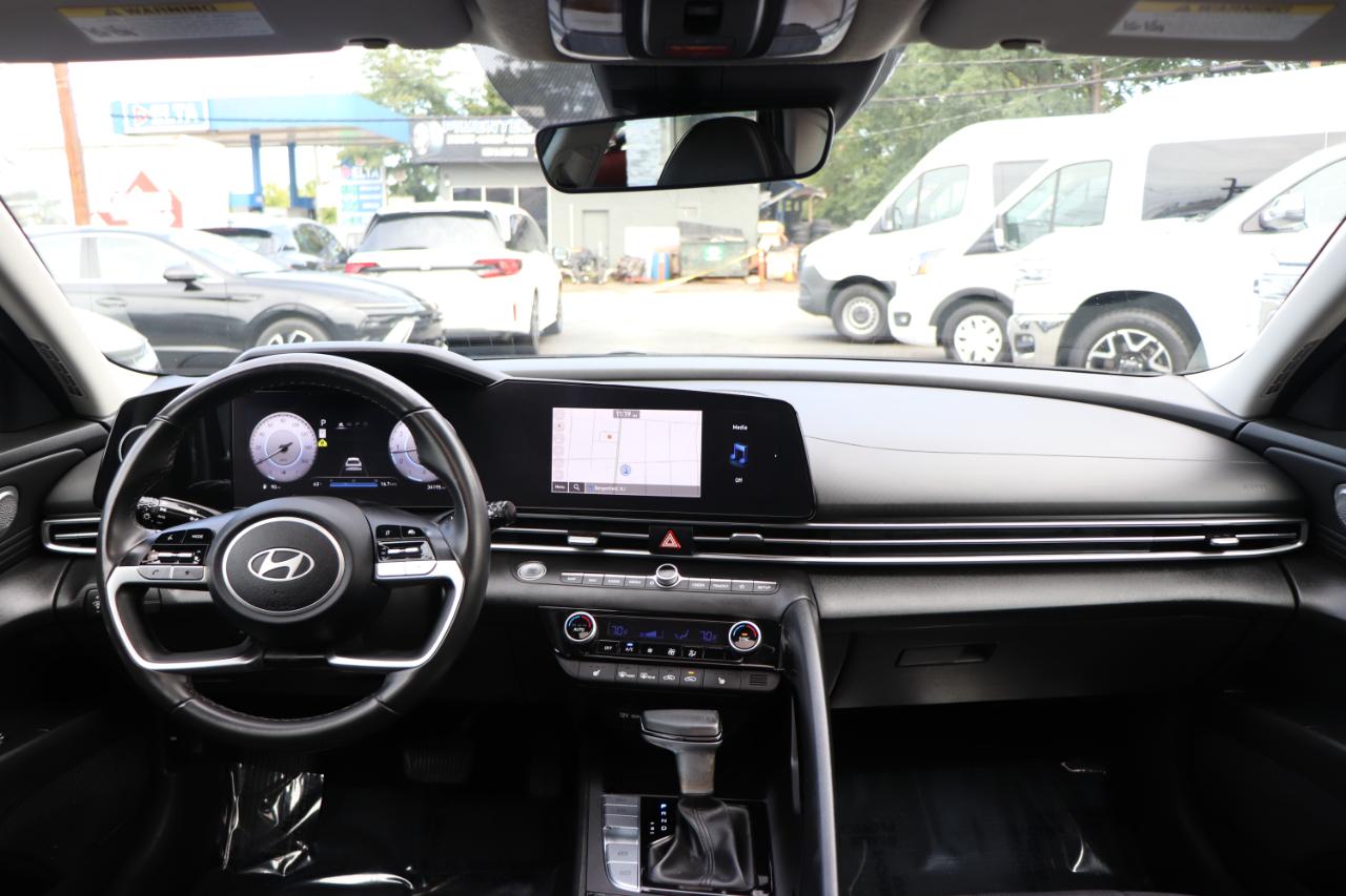Hyundai Elantra Limited IVT 2025