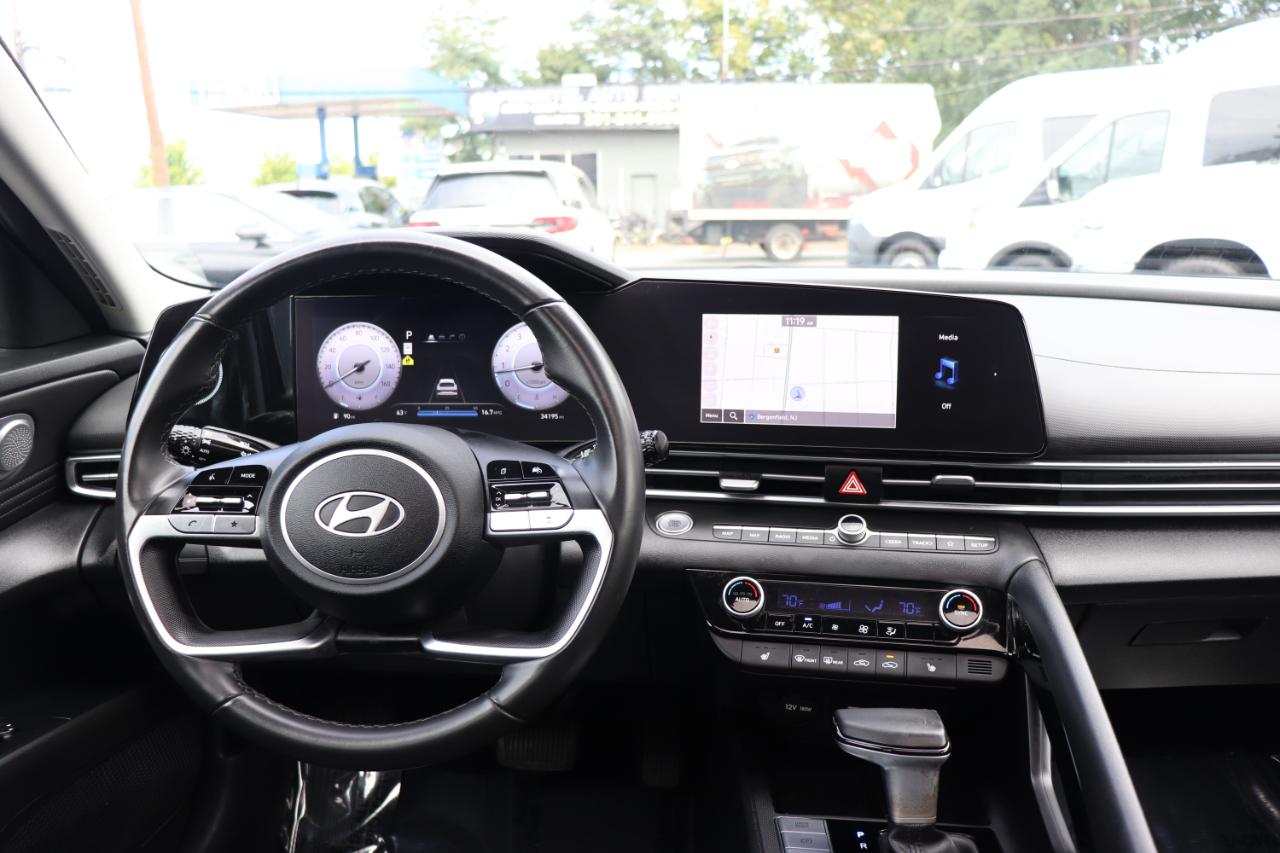 Hyundai Elantra Limited IVT 2025