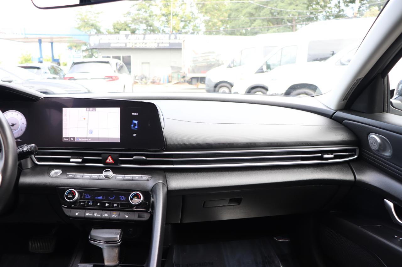 Hyundai Elantra Limited IVT 2025