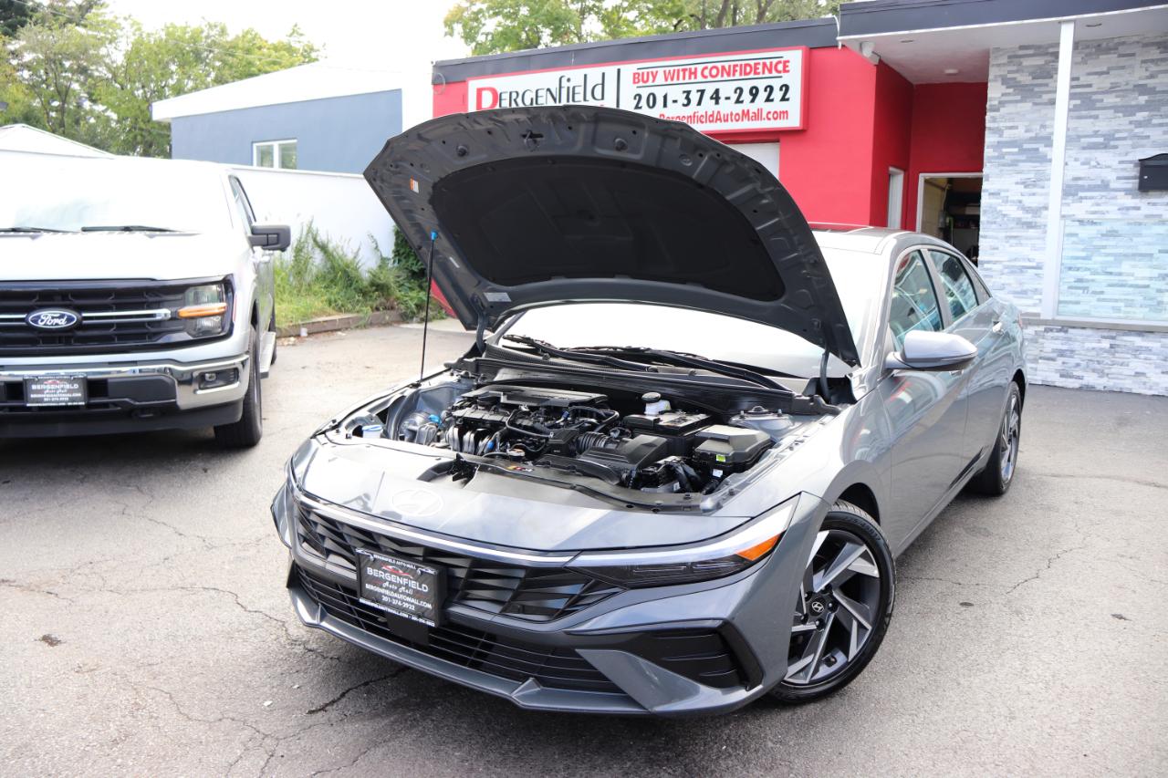 Hyundai Elantra Limited IVT 2025