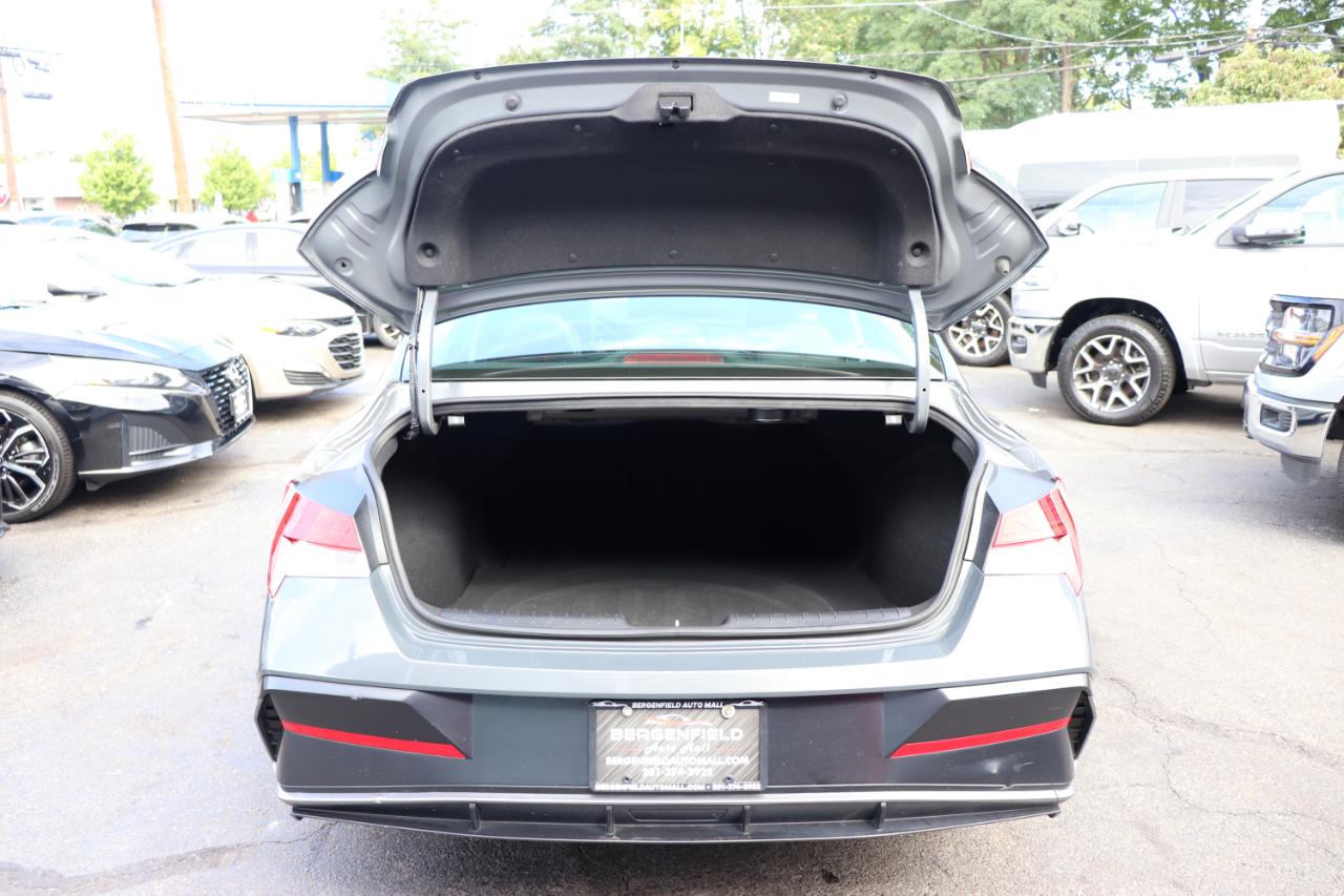 Hyundai Elantra Limited IVT 2025