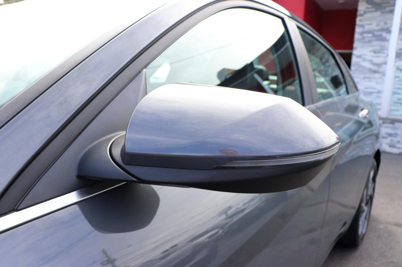 Hyundai Elantra Limited IVT 2025