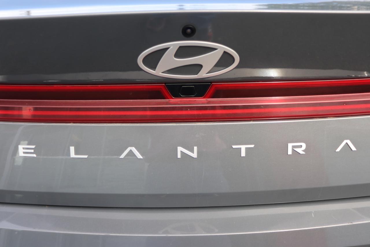 Hyundai Elantra Limited IVT 2025