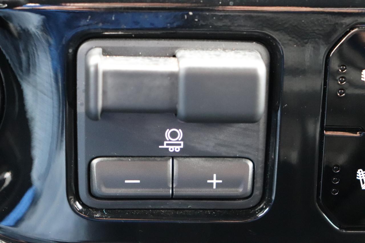 GMC Sierra 1500 4WD Crew Cab 147" SLT 2025