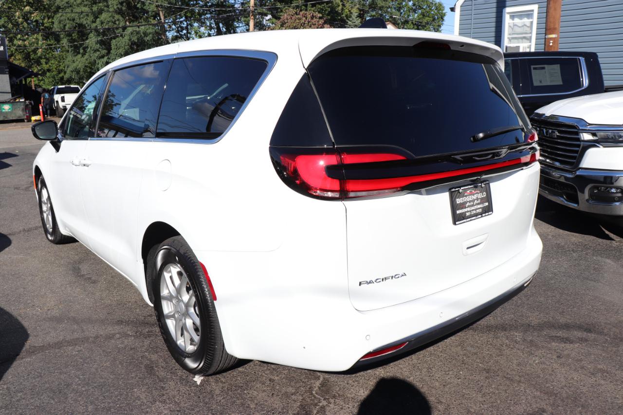 Chrysler Pacifica Select FWD 2027