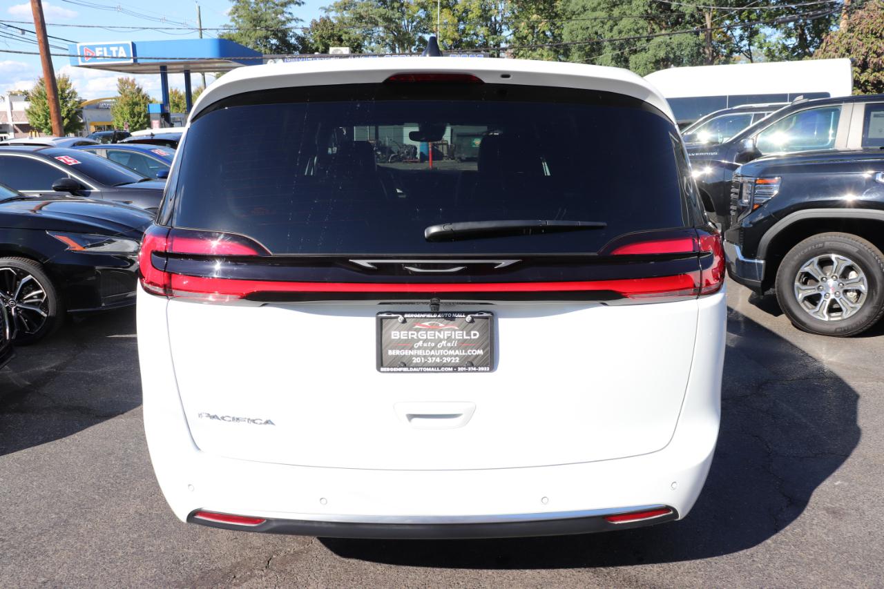 Chrysler Pacifica Select FWD 2027