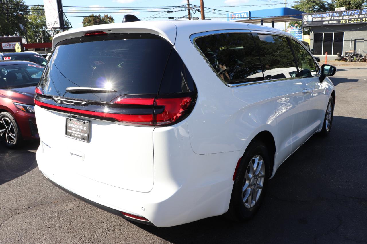 Chrysler Pacifica Select FWD 2027