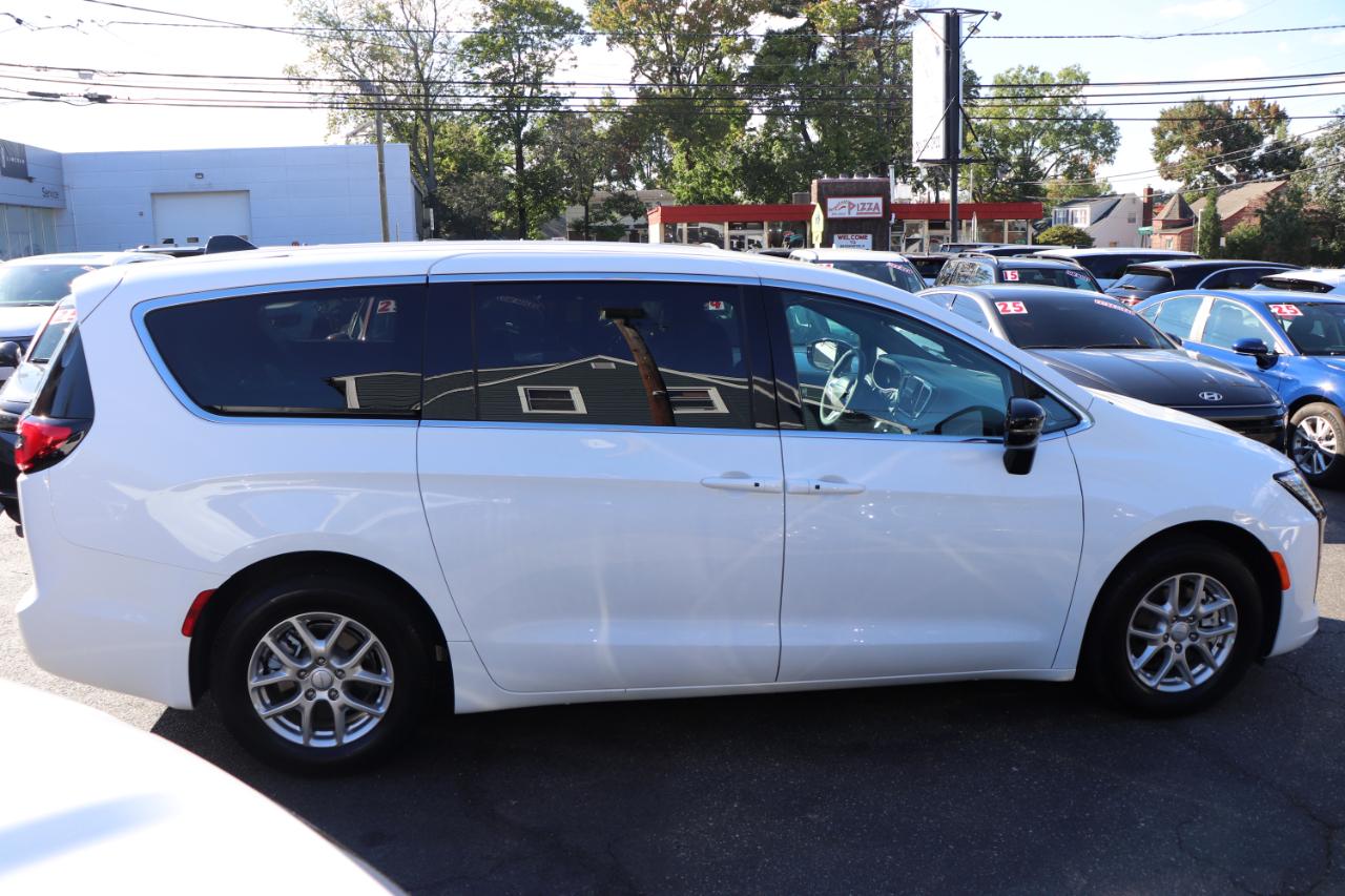 Chrysler Pacifica Select FWD 2027
