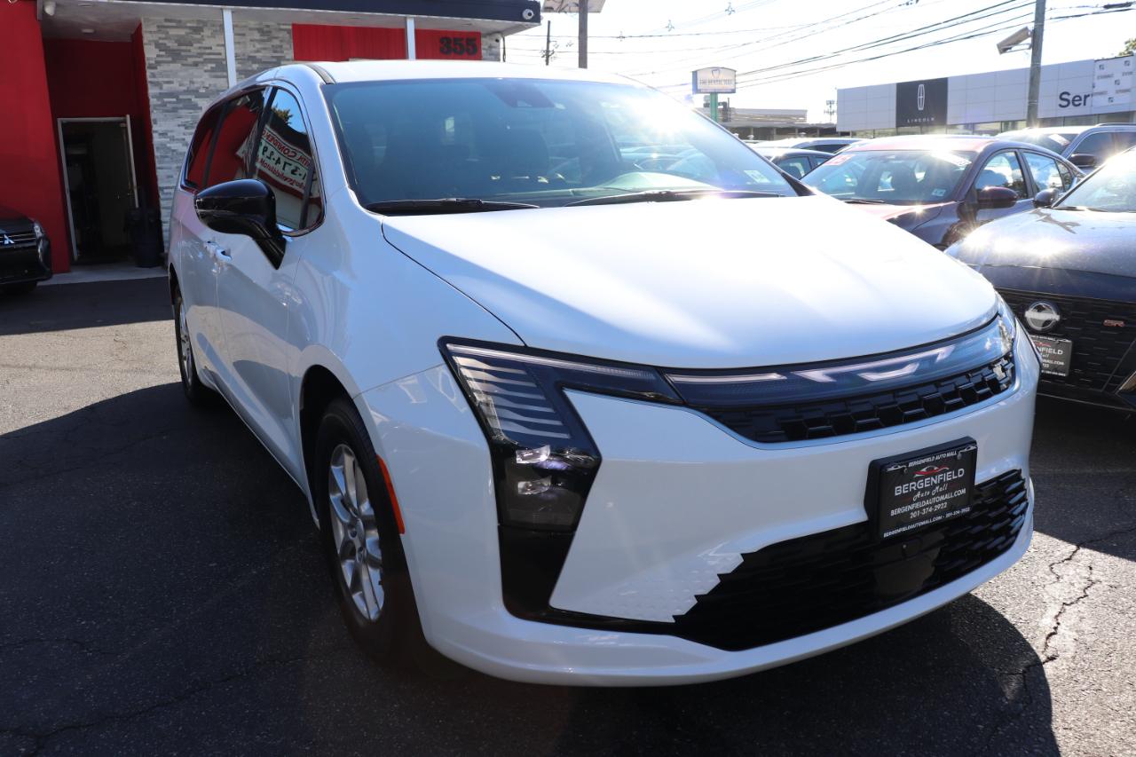 Chrysler Pacifica Select FWD 2027