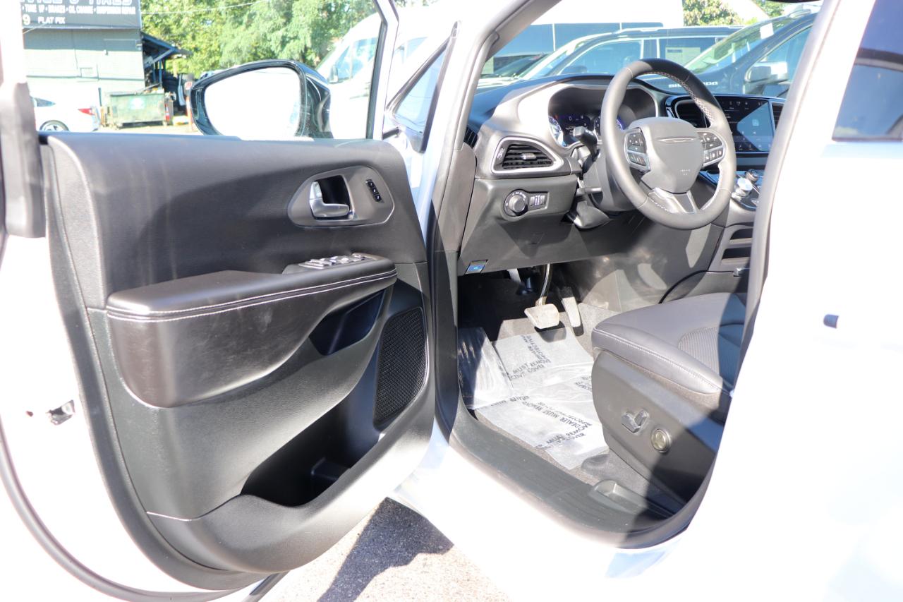Chrysler Pacifica Select FWD 2027