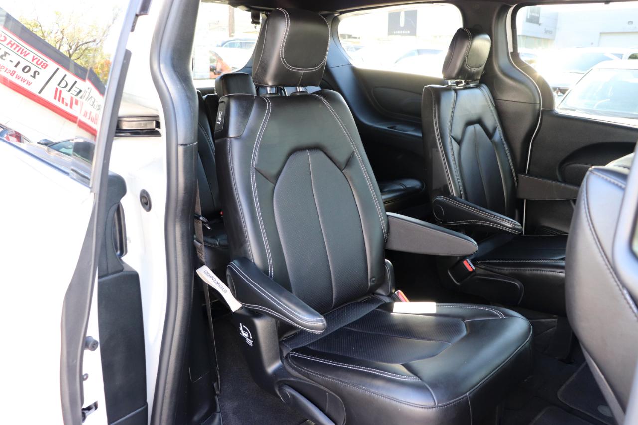 Chrysler Pacifica Select FWD 2027