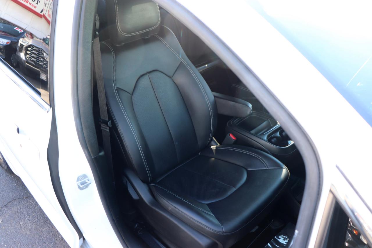 Chrysler Pacifica Select FWD 2027